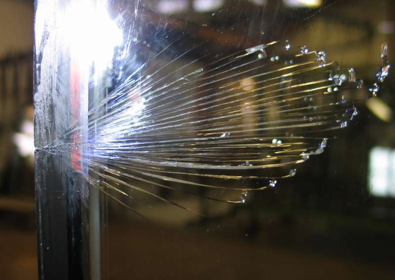 BAU.DE / BAU-Forum: 1. Bild zu Antwort "@Herr Reinartz ..." auf die Frage "Risse in Fensterscheibe innen: Ursachenforschung, Risiken & Sofortma&szlig;nahmen?" im BAU-Forum "Fenster und Au&szlig;ent&uuml;ren"