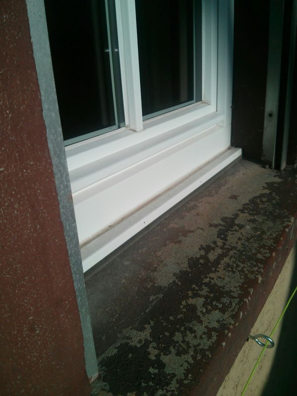 BAU.DE / BAU-Forum: 1. Bild zu Frage "unter den Fenstern nach dem Kompriband d&auml;mmen" im BAU-Forum "Fenster und Au&szlig;ent&uuml;ren"