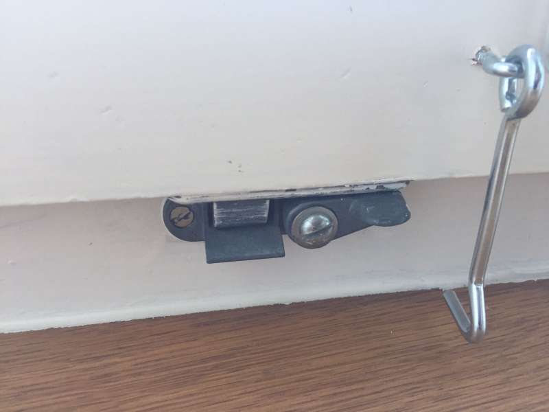 BAU.DE / BAU-Forum: 2. Bild zu Frage "Bitte um Identifizierung eines Fenster-Beschlags. Wo bekomme ich Ersatz?" im BAU-Forum "Fenster und Au&szlig;ent&uuml;ren"