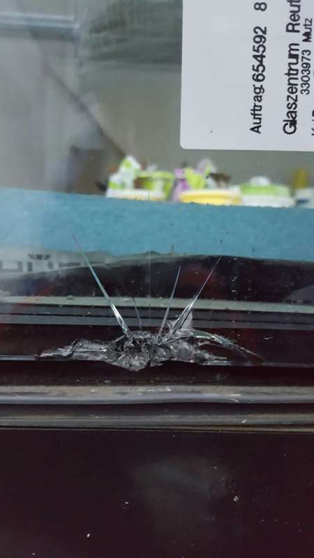BAU.DE / BAU-Forum: 1. Bild zu Frage "Riss in Fensterscheibe" im BAU-Forum "Fenster und Au&szlig;ent&uuml;ren"