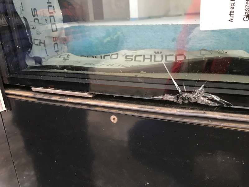 BAU.DE / BAU-Forum: 3. Bild zu Antwort "Fotos Fensterscheibe" auf die Frage "Riss in Fensterscheibe Neubau: Wer haftet? Ursachen, Abnahme & Rechte als Bauherr" im BAU-Forum "Fenster und Au&szlig;ent&uuml;ren"