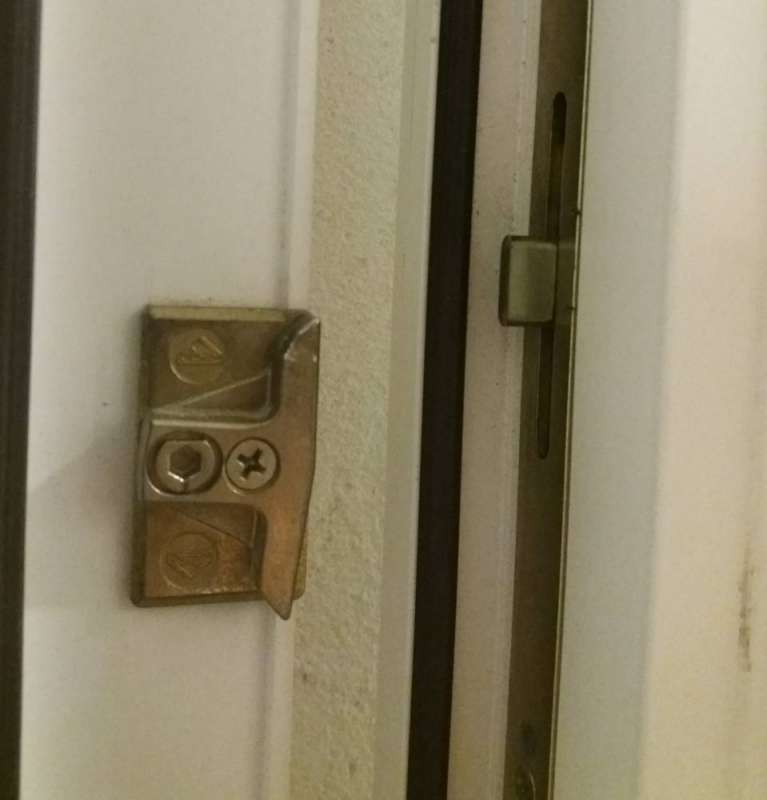 BAU.DE / BAU-Forum: 1. Bild zu Frage "Kunststofffenster von EBM 1 76 schlie&szlig;t nicht richtig" im BAU-Forum "Fenster und Au&szlig;ent&uuml;ren"