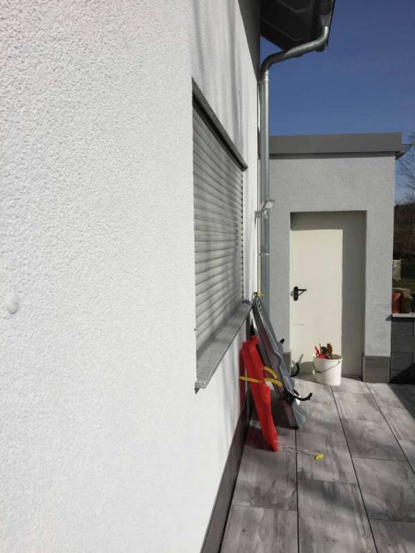 BAU.DE / BAU-Forum: 2. Bild zu Frage "Rollladen beult aus &nbsp;-&nbsp; Mangel?" im BAU-Forum "Fenster und Au&szlig;ent&uuml;ren"