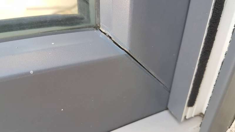 BAU.DE / BAU-Forum: 2. Bild zu Frage "Gehrungen / Schwei&szlig;n&auml;hte aufgerissen bei Kunststoff Fensterrahmen" im BAU-Forum "Fenster und Au&szlig;ent&uuml;ren"