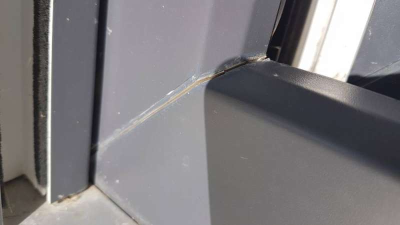 BAU.DE / BAU-Forum: 4. Bild zu Frage "Gehrungen / Schwei&szlig;n&auml;hte aufgerissen bei Kunststoff Fensterrahmen" im BAU-Forum "Fenster und Au&szlig;ent&uuml;ren"