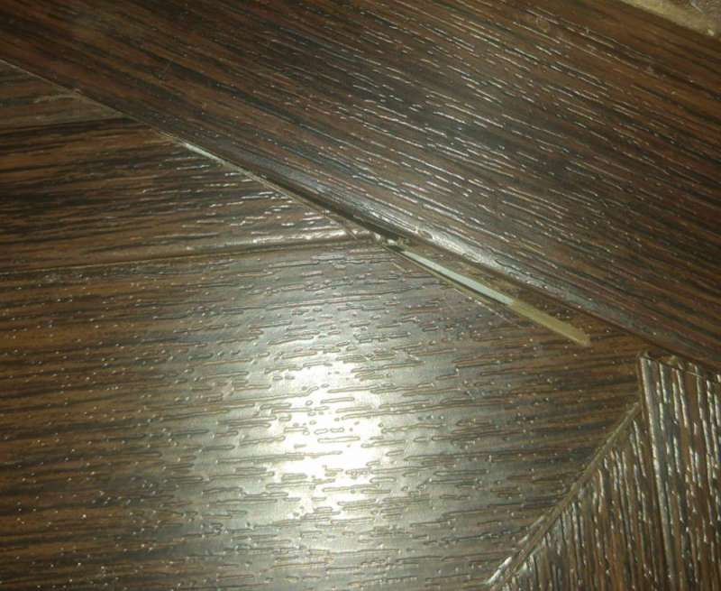 BAU.DE / BAU-Forum: 1. Bild zu Antwort "Hallo, Mit Bildern von den Schrauben und..." auf die Frage "Terrassent&uuml;r Montage mangelhaft: Kratzer im Rahmen, Abdichtungsprobleme & fachgerechte L&ouml;sung?" im BAU-Forum "Fenster und Au&szlig;ent&uuml;ren"