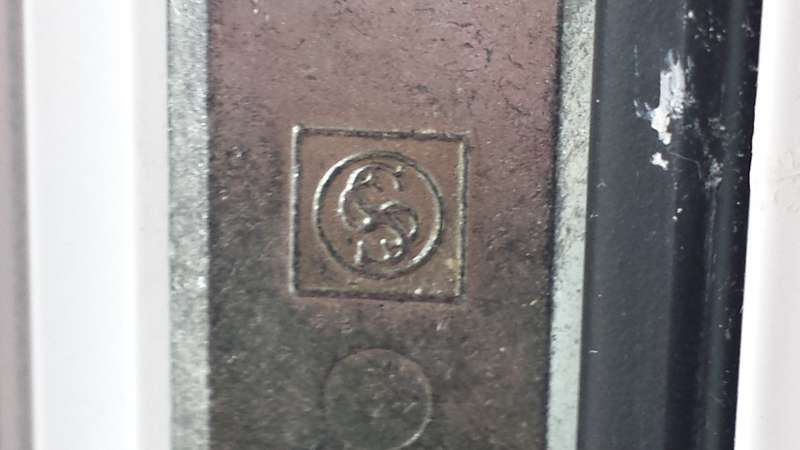 BAU.DE / BAU-Forum: 1. Bild zu Frage "Suche Hersteller Haupt&uuml;ren, Balkon-T&uuml;ren und Fenster" im BAU-Forum "Fenster und Au&szlig;ent&uuml;ren"