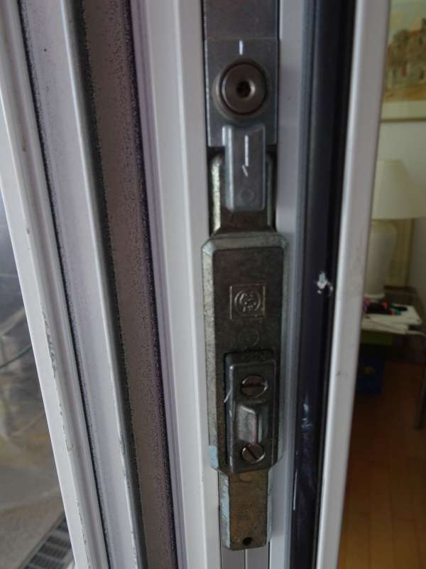 BAU.DE / BAU-Forum: 2. Bild zu Antwort "Danke f&uuml;r Antworten Hr. Tilgner. Alles, komplette..." auf die Frage "Fenster & T&uuml;ren Hersteller gesucht (Logo vorhanden): Reparatur/Ersatzteile in Frankfurt?" im BAU-Forum "Fenster und Au&szlig;ent&uuml;ren"