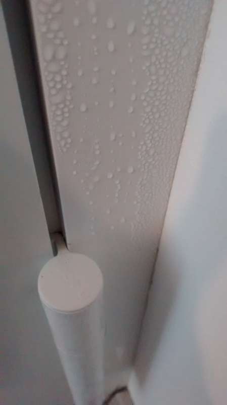 BAU.DE / BAU-Forum: 1. Bild zu Frage "Kondenswasser an Aluminium-Haust&uuml;r" im BAU-Forum "Fenster und Au&szlig;ent&uuml;ren"