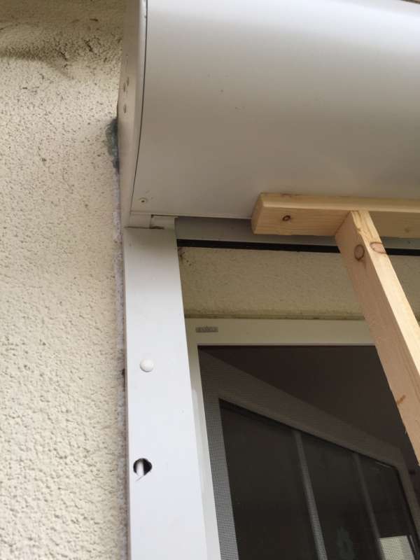 BAU.DE / BAU-Forum: 5. Bild zu Frage "L&ouml;sen der Seitenf&uuml;hrung Rollladen" im BAU-Forum "Fenster und Au&szlig;ent&uuml;ren"