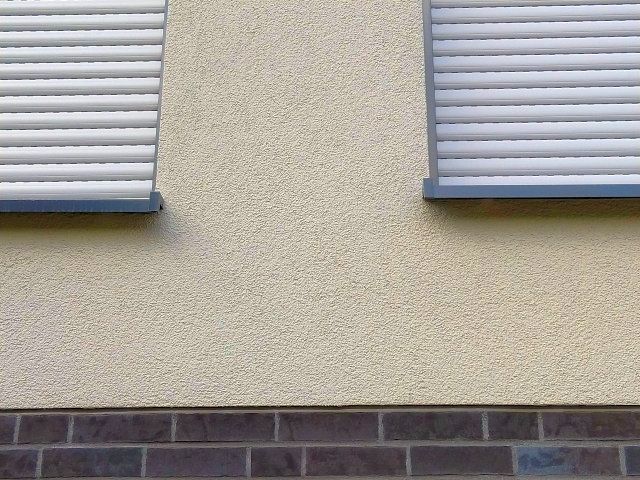 BAU.DE / BAU-Forum: 2. Bild zu Frage "Fensterbank schief eingebaut" im BAU-Forum "Fenster und Au&szlig;ent&uuml;ren"
