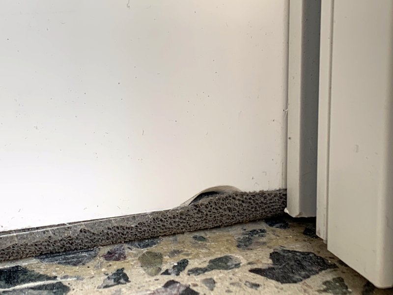 BAU.DE / BAU-Forum: 4. Bild zu Frage "Fenstereinbau &nbsp;-&nbsp; M&auml;ngel? (Dichtb&auml;nder, Rollo-Abschl&uuml;sse)" im BAU-Forum "Fenster und Au&szlig;ent&uuml;ren"