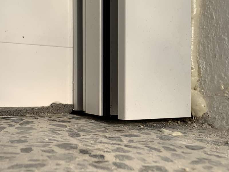 BAU.DE / BAU-Forum: 5. Bild zu Frage "Fenstereinbau &nbsp;-&nbsp; M&auml;ngel? (Dichtb&auml;nder, Rollo-Abschl&uuml;sse)" im BAU-Forum "Fenster und Au&szlig;ent&uuml;ren"