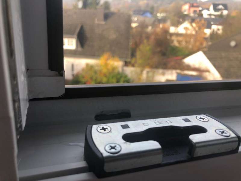 BAU.DE / BAU-Forum: 1. Bild zu Frage "Wasser im Fensterrahmen bei kalten Au&szlig;entemperaturen" im BAU-Forum "Fenster und Au&szlig;ent&uuml;ren"