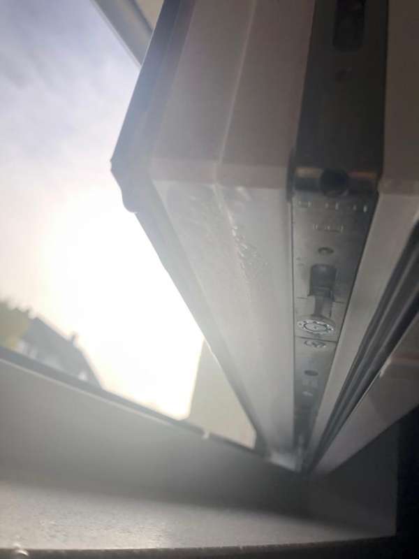 BAU.DE / BAU-Forum: 3. Bild zu Frage "Wasser im Fensterrahmen bei kalten Au&szlig;entemperaturen" im BAU-Forum "Fenster und Au&szlig;ent&uuml;ren"