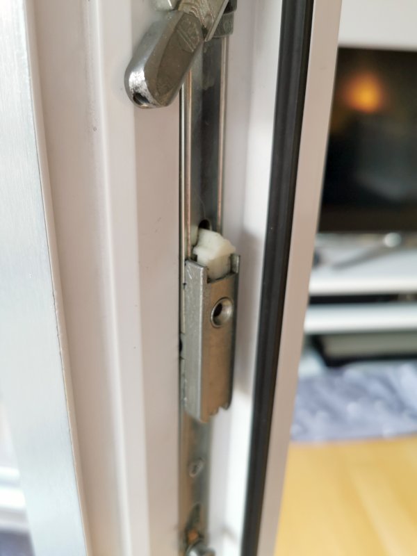 BAU.DE / BAU-Forum: 1. Bild zu Frage "Demontage Maco T&uuml;rschn&auml;pper" im BAU-Forum "Fenster und Au&szlig;ent&uuml;ren"