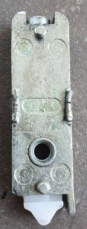 BAU.DE / BAU-Forum: 2. Bild zu Antwort "L&ouml;sung" auf die Frage "Maco T&uuml;rschn&auml;pper Demontage: Anleitung, Ursachen & L&ouml;sungen bei defekter T&uuml;r" im BAU-Forum "Fenster und Au&szlig;ent&uuml;ren"