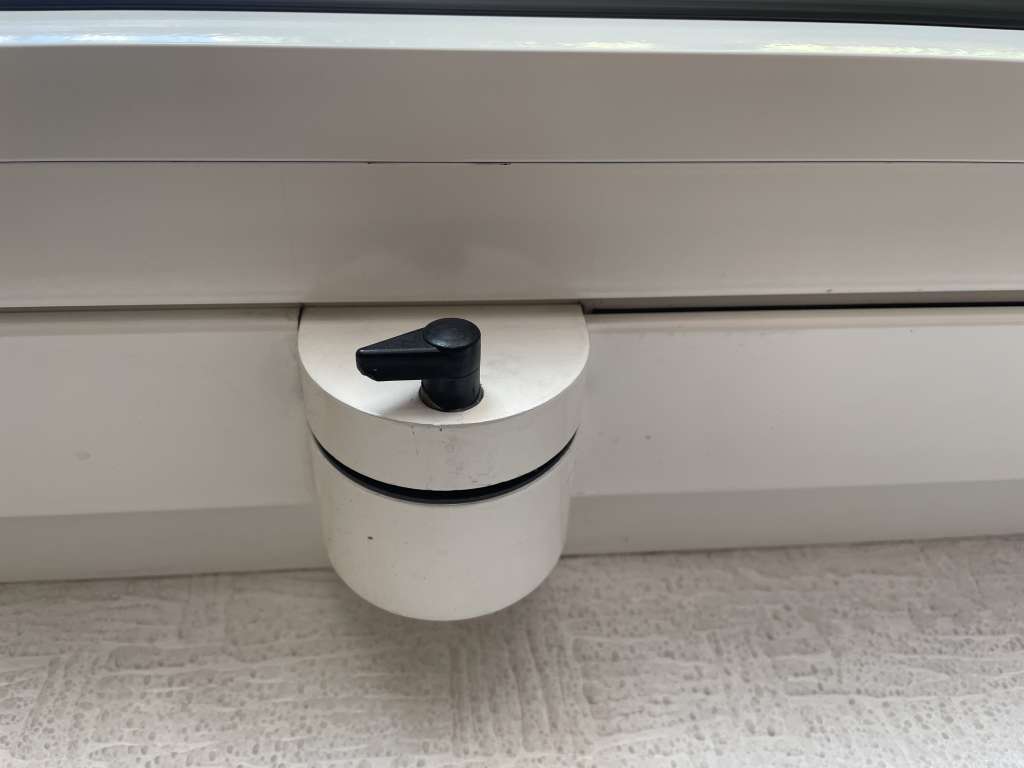 BAU.DE / BAU-Forum: 1. Bild zu Frage "Schwingfl&uuml;gelfenster &ouml;ffnen" im BAU-Forum "Fenster und Au&szlig;ent&uuml;ren"