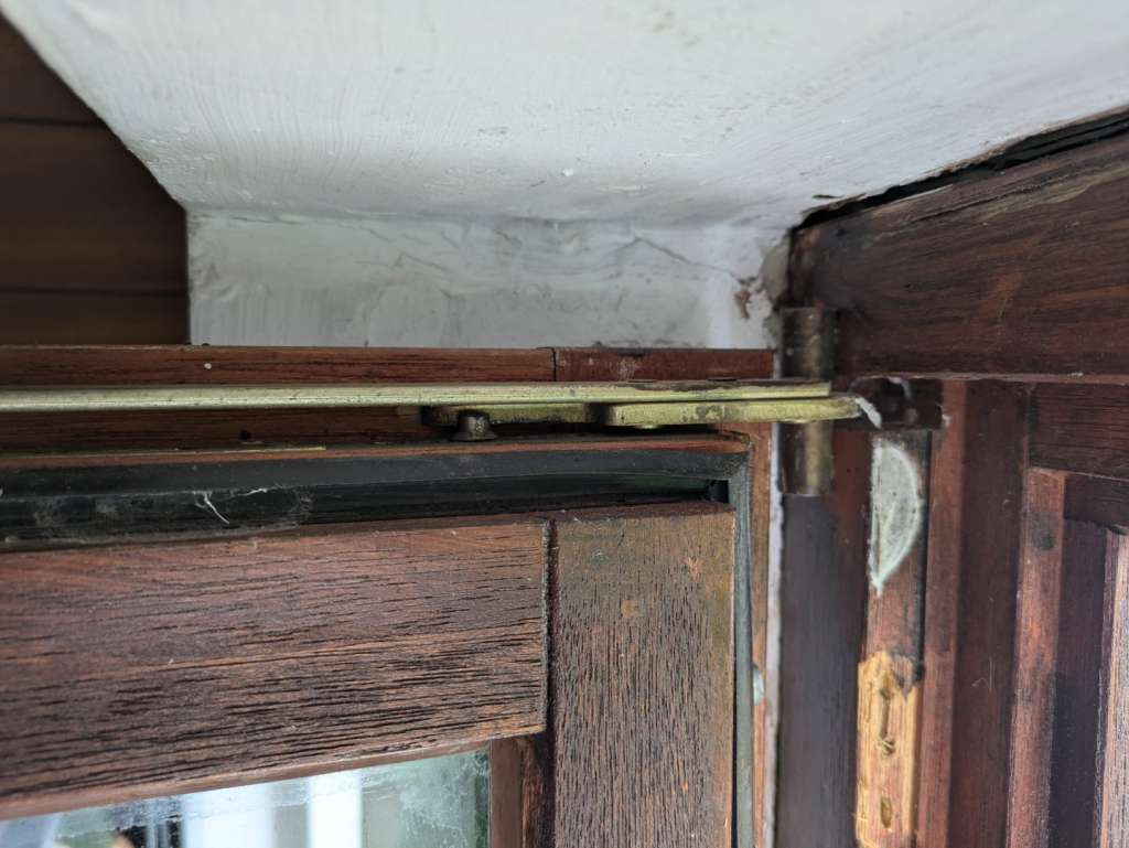 BAU.DE / BAU-Forum: 1. Bild zu Frage "Altes Holzfenster - Einstellung nicht m&ouml;glich?" im BAU-Forum "Fenster und Au&szlig;ent&uuml;ren"