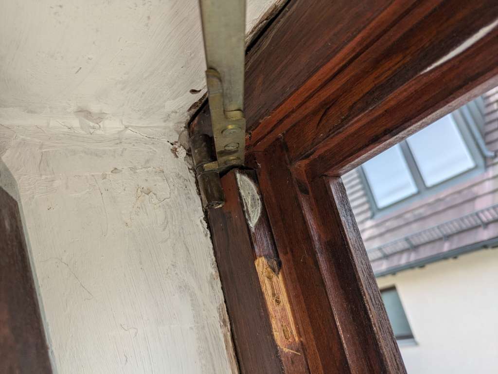 BAU.DE / BAU-Forum: 5. Bild zu Frage "Altes Holzfenster - Einstellung nicht m&ouml;glich?" im BAU-Forum "Fenster und Au&szlig;ent&uuml;ren"