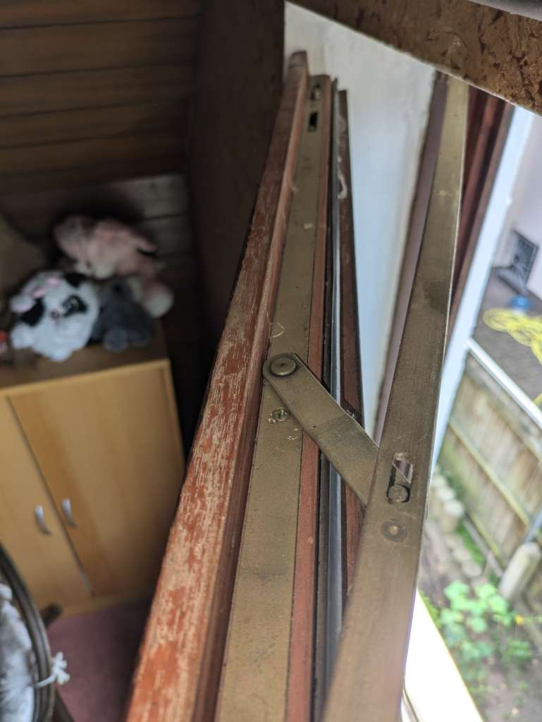 BAU.DE / BAU-Forum: 5. Bild zu Antwort "Weitere Bilder" auf die Frage "Altes Holzfenster einstellen: Ursachen, Optionen & Tipps zur Reparatur?" im BAU-Forum "Fenster und Au&szlig;ent&uuml;ren"