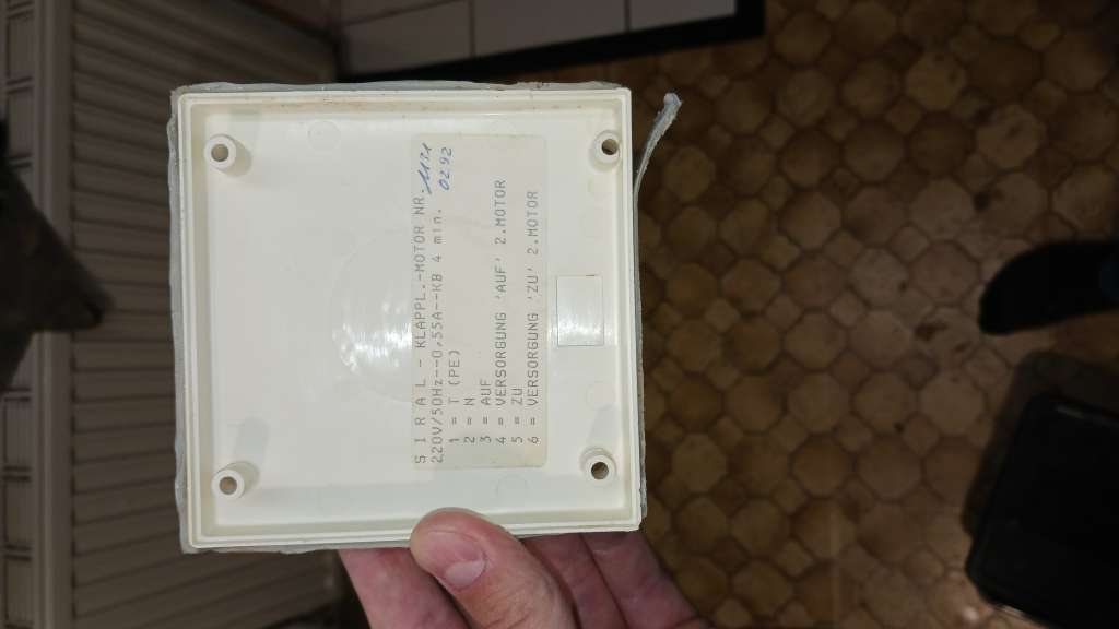 BAU.DE / BAU-Forum: 3. Bild zu Frage "Motor f&uuml;r Klappl&auml;den gesucht!" im BAU-Forum "Fenster und Au&szlig;ent&uuml;ren"