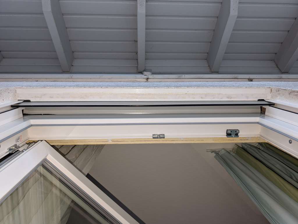 BAU.DE / BAU-Forum: 4. Bild zu Frage "Balkontür zu groß eingebaut: Akzeptabel oder Nachbesserung erforderlich?" im BAU-Forum "Fenster und Au&szlig;ent&uuml;ren"