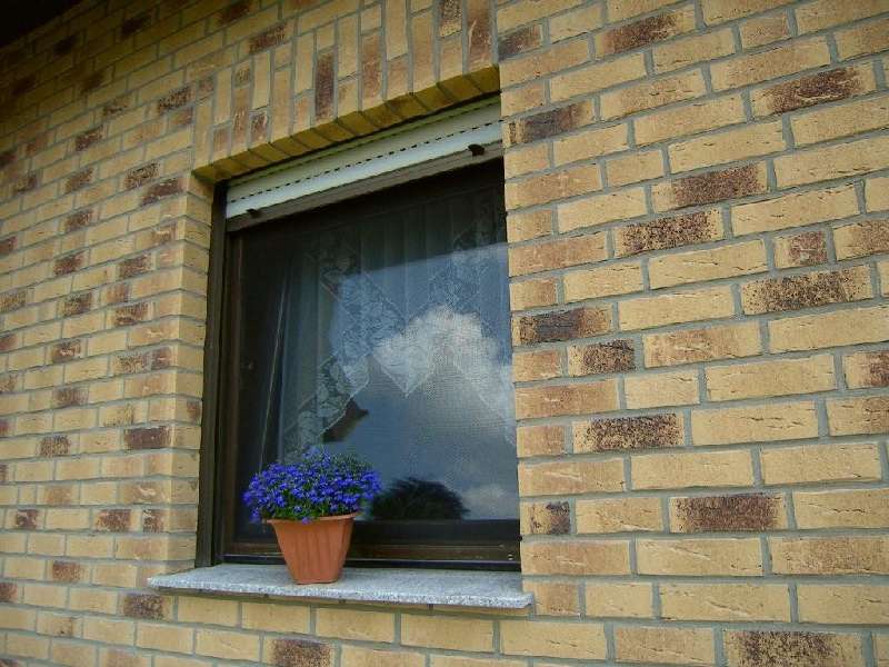 BAU.DE / BAU-Forum: 2. Bild zu Antwort "Streif Fertighaus Fassade verbessern" auf die Frage "Streif Fertighaus Fassadend&auml;mmung verbessern: Kosten, Materialien & Vorgehensweise?" im BAU-Forum "Fertighaus"