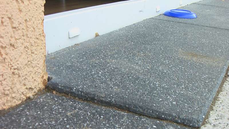 BAU.DE / BAU-Forum: 1. Bild zu Antwort "Untergurt bei Fertighaus aufgequollen?" auf die Frage "Fertighaus Untergurt aufgequollen: Ursachen, Folgen & Sanierung bei Feuchtigkeit?" im BAU-Forum "Fertighaus"