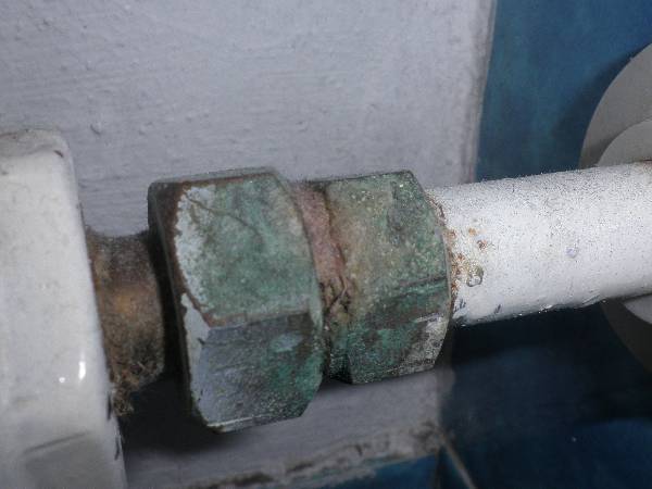 BAU.DE / BAU-Forum: 1. Bild zu Antwort "Endlich das Foto" auf die Frage "Heizkörper-Ventile: Asbest-Dichtungsschnüre erkennen? Austausch, Gefahren & Kosten für Laien" im BAU-Forum "Fußbodenheizungen / Wandheizungen" BAU.DE / BAU-Forum: 1. Bild zu Antwort "Endlich das Foto" auf die Frage "Heizkörper-Ventile: Asbest-Dichtungsschnüre erkennen? Austausch, Gefahren & Kosten für Laien" im BAU-Forum "Fußbodenheizungen / Wandheizungen"