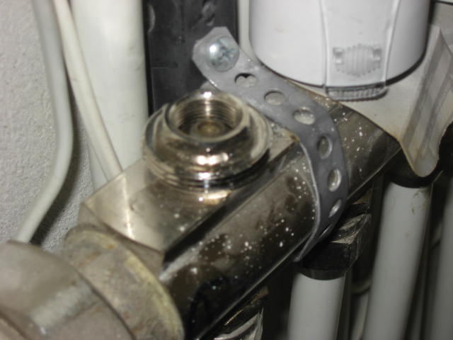 BAU.DE / BAU-Forum: 4. Bild zu Frage "Suche Ersatzteil (dichtbuchse) für Heizkreisverteiler" im BAU-Forum "Fußbodenheizungen / Wandheizungen" BAU.DE / BAU-Forum: 4. Bild zu Frage "Suche Ersatzteil (dichtbuchse) für Heizkreisverteiler" im BAU-Forum "Fußbodenheizungen / Wandheizungen"