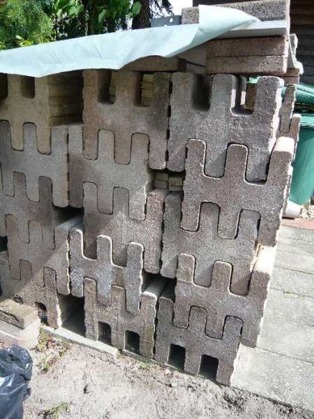 BAU.DE / BAU-Forum: 1. Bild zu Frage "Wie nennt man diesen Stein?" im BAU-Forum "Rund um den Garten"