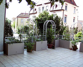 BAU.DE / BAU-Forum: 2. Bild zu Frage "Blumenk&auml;sten aus Faserbeton" im BAU-Forum "Rund um den Garten"