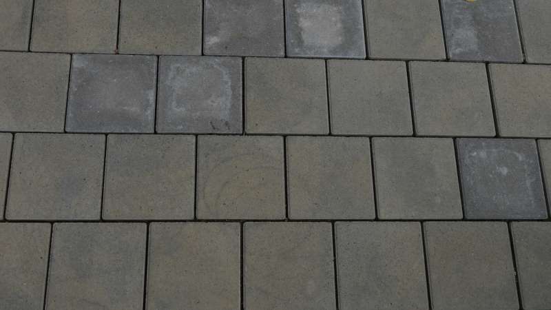 BAU.DE / BAU-Forum: 1. Bild zu Antwort "Foto..." auf die Frage "Pflaster verf&auml;rbt sich braun: Ursachen, Splitt-Sorten & Sanierungskosten?" im BAU-Forum "Rund um den Garten"