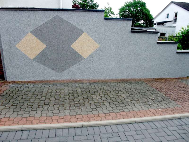 BAU.DE / BAU-Forum: 1. Bild zu Antwort "Steinteppich als Wanddeko" auf die Frage "Beton-St&uuml;tzmauer mit Sandstein verkleiden: Anleitung, Kosten & Risiken?" im BAU-Forum "Rund um den Garten"