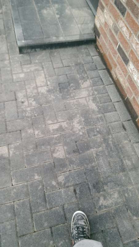 BAU.DE / BAU-Forum: 2. Bild zu Frage "Ökopflaster nach Verlegung durch Füllmaterial weiße Flecken ." im BAU-Forum "Rund um den Garten" BAU.DE / BAU-Forum: 2. Bild zu Frage "Ökopflaster nach Verlegung durch Füllmaterial weiße Flecken ." im BAU-Forum "Rund um den Garten"