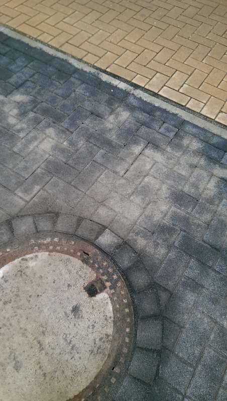 BAU.DE / BAU-Forum: 3. Bild zu Frage "Ökopflaster nach Verlegung durch Füllmaterial weiße Flecken ." im BAU-Forum "Rund um den Garten" BAU.DE / BAU-Forum: 3. Bild zu Frage "Ökopflaster nach Verlegung durch Füllmaterial weiße Flecken ." im BAU-Forum "Rund um den Garten"