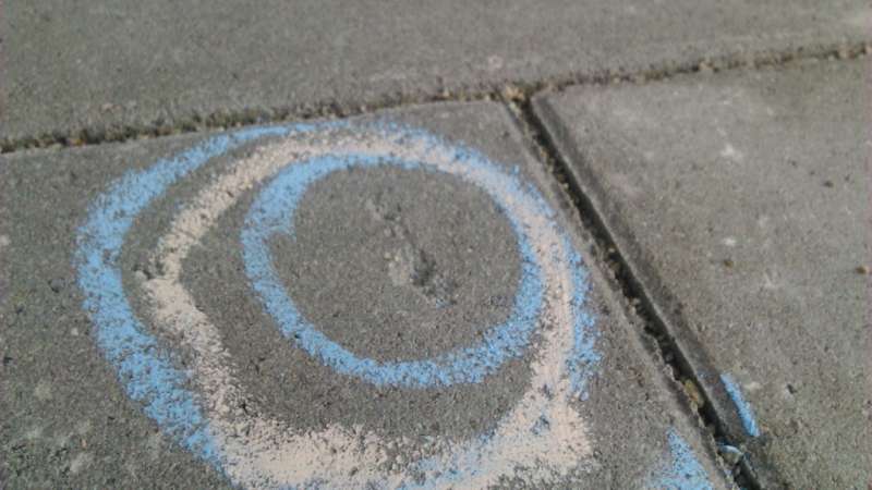 BAU.DE / BAU-Forum: 1. Bild zu Frage "Neues Betonpflaster hat Löcher / Abplatzungen auf Fläche und Kanten" im BAU-Forum "Rund um den Garten" BAU.DE / BAU-Forum: 1. Bild zu Frage "Neues Betonpflaster hat Löcher / Abplatzungen auf Fläche und Kanten" im BAU-Forum "Rund um den Garten"