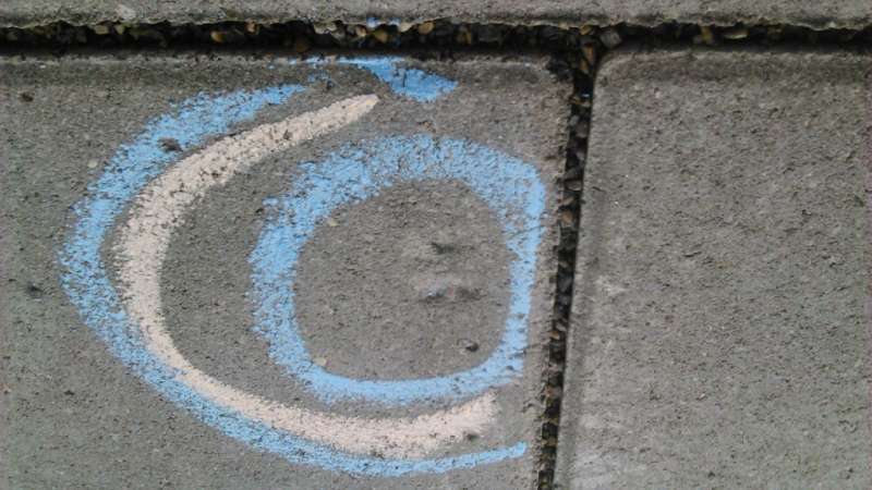 BAU.DE / BAU-Forum: 2. Bild zu Frage "Neues Betonpflaster hat Löcher / Abplatzungen auf Fläche und Kanten" im BAU-Forum "Rund um den Garten" BAU.DE / BAU-Forum: 2. Bild zu Frage "Neues Betonpflaster hat Löcher / Abplatzungen auf Fläche und Kanten" im BAU-Forum "Rund um den Garten"