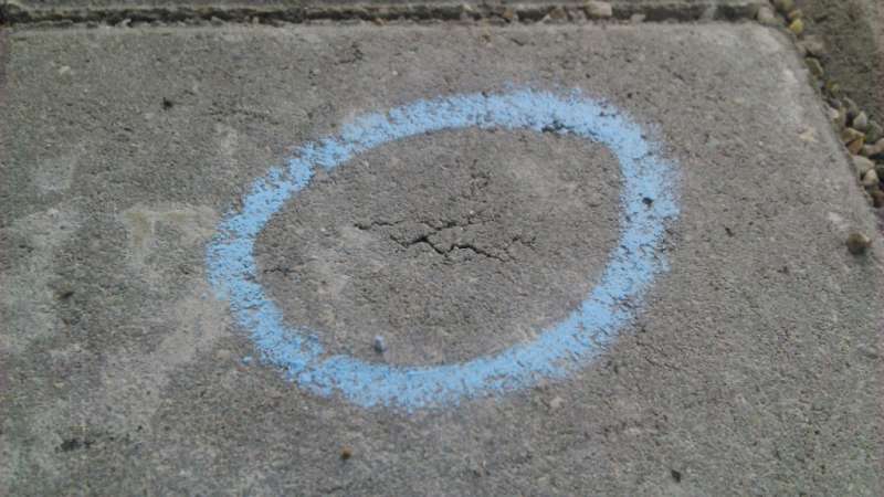 BAU.DE / BAU-Forum: 4. Bild zu Frage "Neues Betonpflaster hat Löcher / Abplatzungen auf Fläche und Kanten" im BAU-Forum "Rund um den Garten" BAU.DE / BAU-Forum: 4. Bild zu Frage "Neues Betonpflaster hat Löcher / Abplatzungen auf Fläche und Kanten" im BAU-Forum "Rund um den Garten"