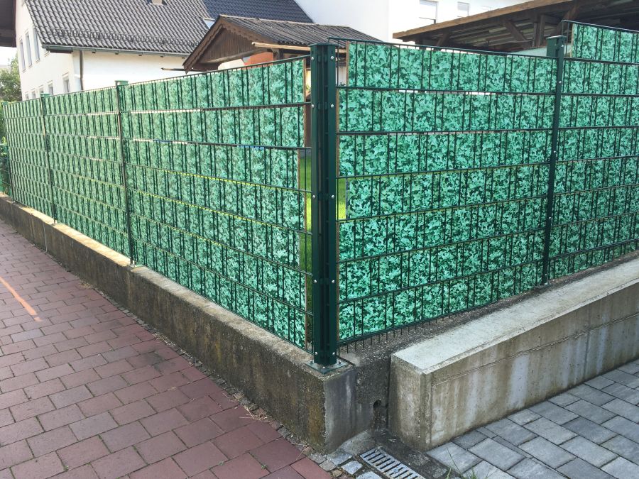 BAU.DE / BAU-Forum: 1. Bild zu Antwort "Doppelstabmattenzaun: Windlast-Erfahrungen innerorts" auf die Frage "Doppelstabmattenzaun mit Sichtschutz: Windlast berechnen & Alternativen pr&uuml;fen" im BAU-Forum "Rund um den Garten"