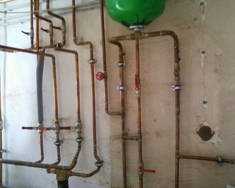 BAU.DE / BAU-Forum: 2. Bild zu Antwort "Erstmal vielen Dank f&uuml;r die Antworten!..." auf die Frage "Warmwasserspeicher geplatzt: Ursachen, Garantieanspr&uuml;che & Versicherungsschutz?" im BAU-Forum "Heizung / Warmwasser"