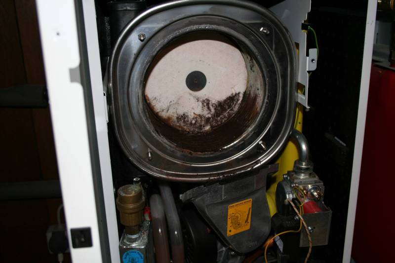 BAU.DE / BAU-Forum: 1. Bild zu Frage "Schlamm im Heizkessel / Austauscher" im BAU-Forum "Heizung / Warmwasser"