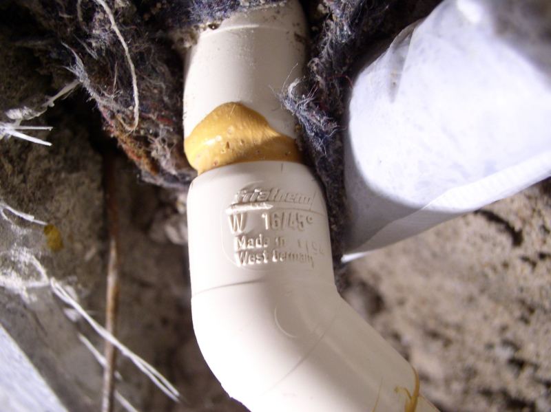 BAU.DE / BAU-Forum: 1. Bild zu Frage "16 Jahre alte WW-Leitung Friatherm undicht (Haarriss in Klebestelle)" im BAU-Forum "Heizung / Warmwasser"