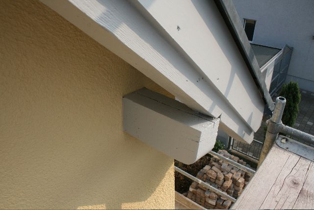 BAU.DE / BAU-Forum: 1. Bild zu Antwort "Wegen der Pfetten an sich habe ich auch..." auf die Frage "Dach&uuml;berstand sanieren: Risse in Pfettenk&ouml;pfen &ndash; Ursachen, Reparatur & Kosten?" im BAU-Forum "Holzschutz, Holzsch&auml;den, Holzsanierung"