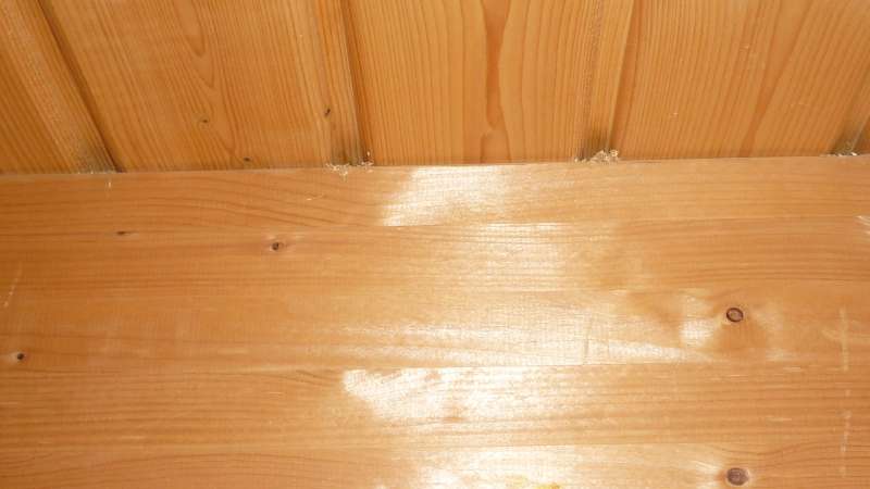 BAU.DE / BAU-Forum: 1. Bild zu Antwort "Also doch! Ich habe keine Haluzinationen" auf die Frage "Holzbalkendecke besch&auml;digt: Ursachen f&uuml;r Holzsp&auml;ne, Sch&auml;dlingsbefall & Sanierung?" im BAU-Forum "Holzschutz, Holzsch&auml;den, Holzsanierung"