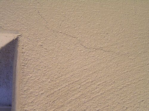 BAU.DE / BAU-Forum: 1. Bild zu Antwort "Kalkputz: Standzeit pro mm &ndash; Rissbildung vermeiden!" auf die Frage "Kalkputz Innen: Standzeit vor zweiter Lage? Optimale Wartezeit f&uuml;r Wandheizung?" im BAU-Forum "Innenw&auml;nde"