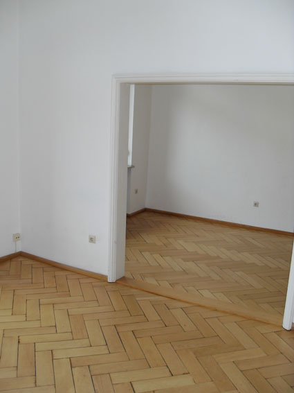 BAU.DE / BAU-Forum: 1. Bild zu Frage "Raumtrennung im Altbau: Wand & Tür in Durchgang einbauen – Kosten & Tipps" im BAU-Forum "Innenwände" BAU.DE / BAU-Forum: 1. Bild zu Frage "Raumtrennung im Altbau: Wand & Tür in Durchgang einbauen – Kosten & Tipps" im BAU-Forum "Innenwände"