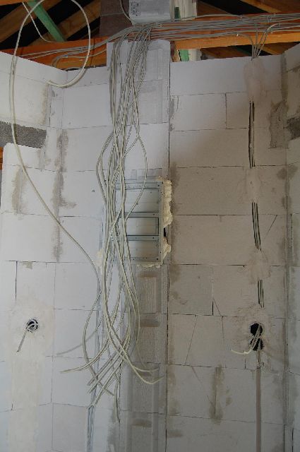 BAU.DE / BAU-Forum: 1. Bild zu Frage "Innenputz im Dachgeschoss vor Holzdecken-Fertigstellung: Risiken, Alternativen & Vorgehen?" im BAU-Forum "Innenw&auml;nde"