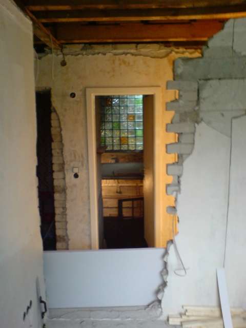 BAU.DE / BAU-Forum: 1. Bild zu Frage "T&uuml;r in Trockenbauwand einsetzen: Holzunterkonstruktion, Zarge montieren & Stabilit&auml;t sichern" im BAU-Forum "Innenw&auml;nde"